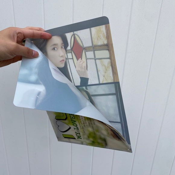 IU folder - Picture 3 of 4